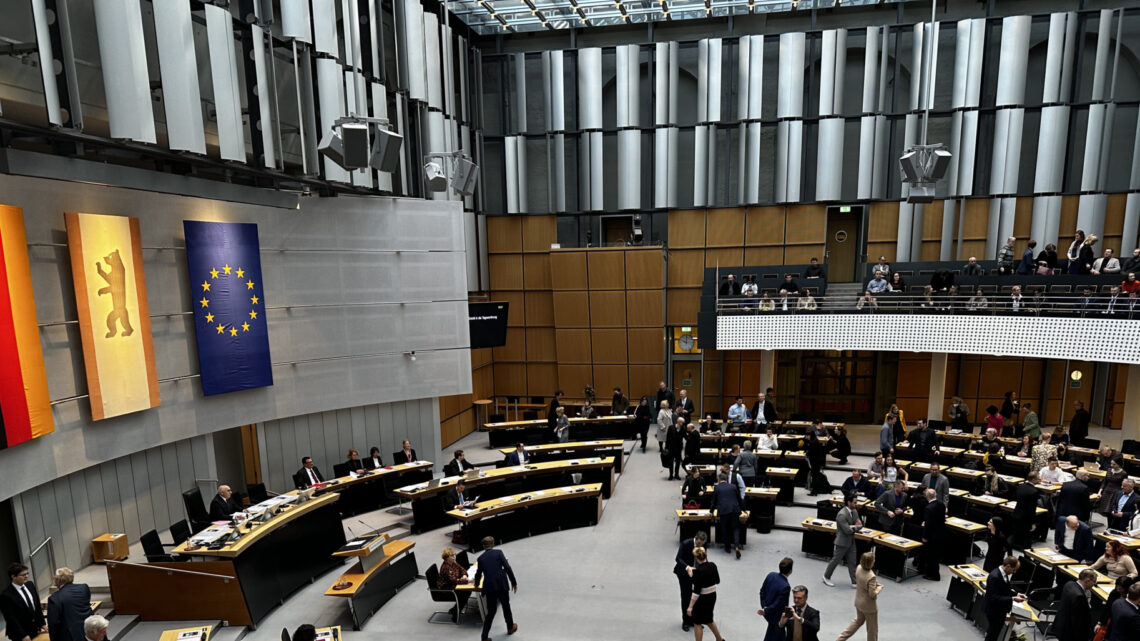 Ein Bild von dem Plenarsaal im Berliner Abgeordnetenhaus